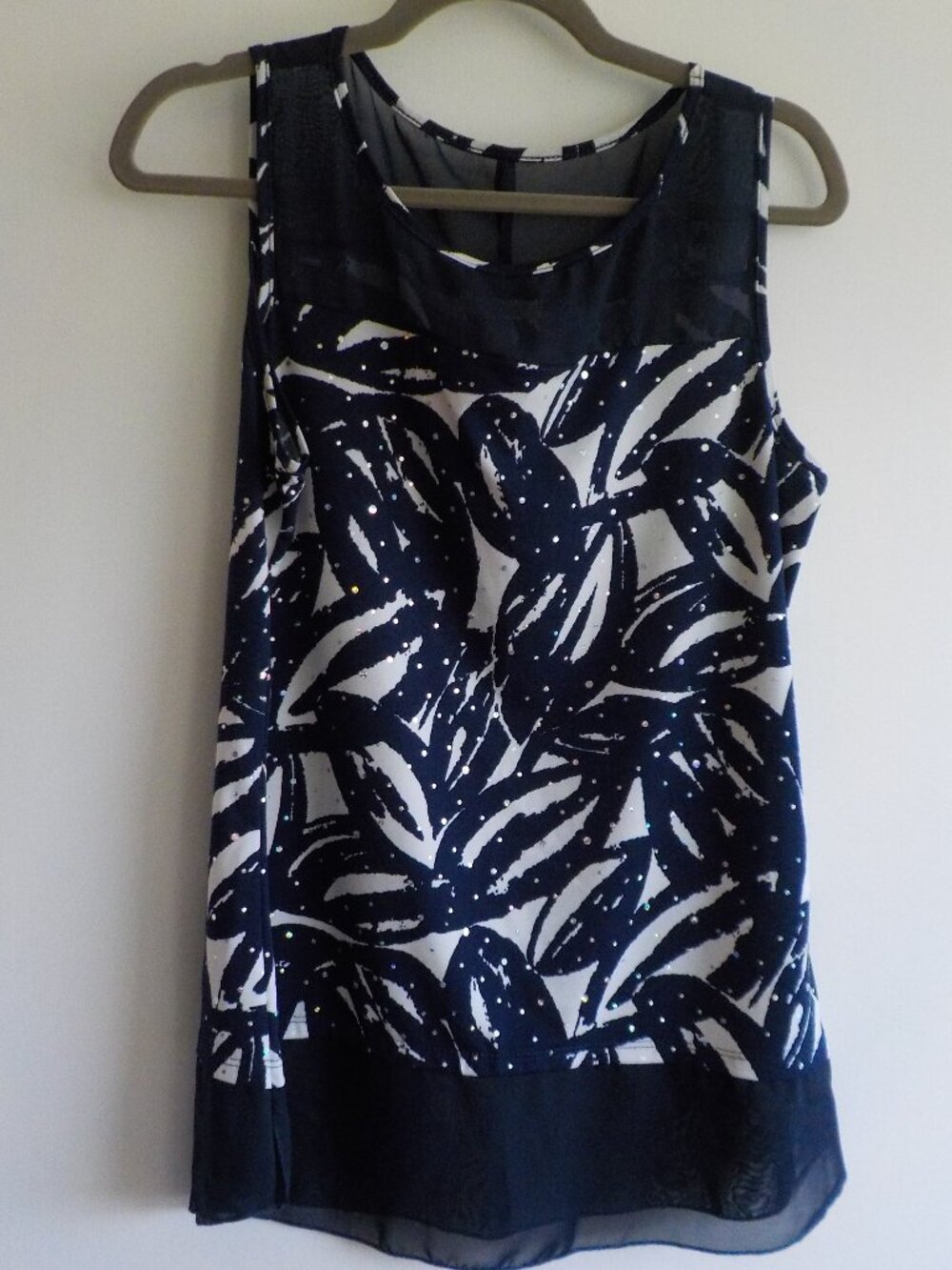 Roz & Ali Blouse - Large - NWT - Blue White Sleeveless Sparkle (2573)